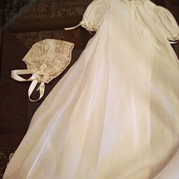 Elegant Cream Kids Formal Dress with Bonnet